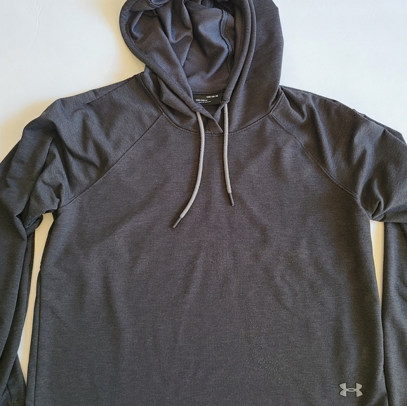 Under Armour Tops - Under Armour Large Gray pullover lightweight longsleeve hooded sweatshirt   cozy